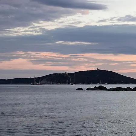 Mare Azzurro, 2 Passi Dal Mare